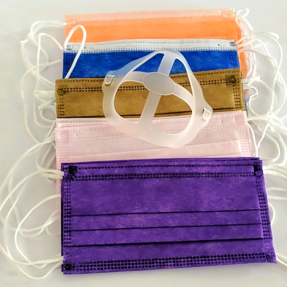 Disposable Face Masks (15) & Silicone Bracket - Picture 1 of 4